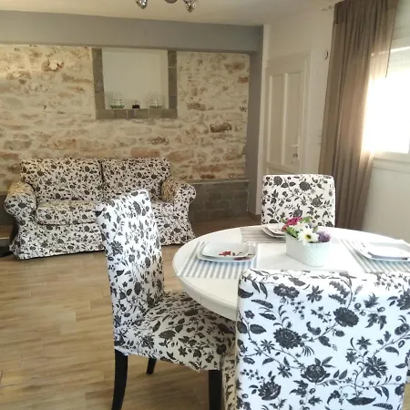 Semesterbostad Loukia's House *