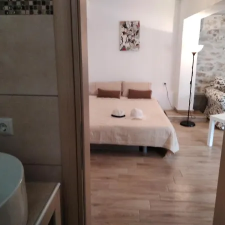 Loukia's House Semesterbostad *